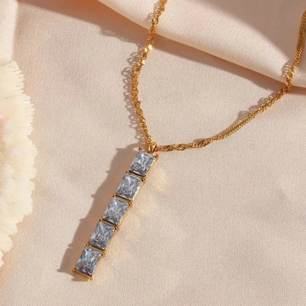 NEW 18K GOLD BAR DIAMOND NECKLACE, NICE NECKLACE, CUTE NECKLACE - Picture 2 of 5